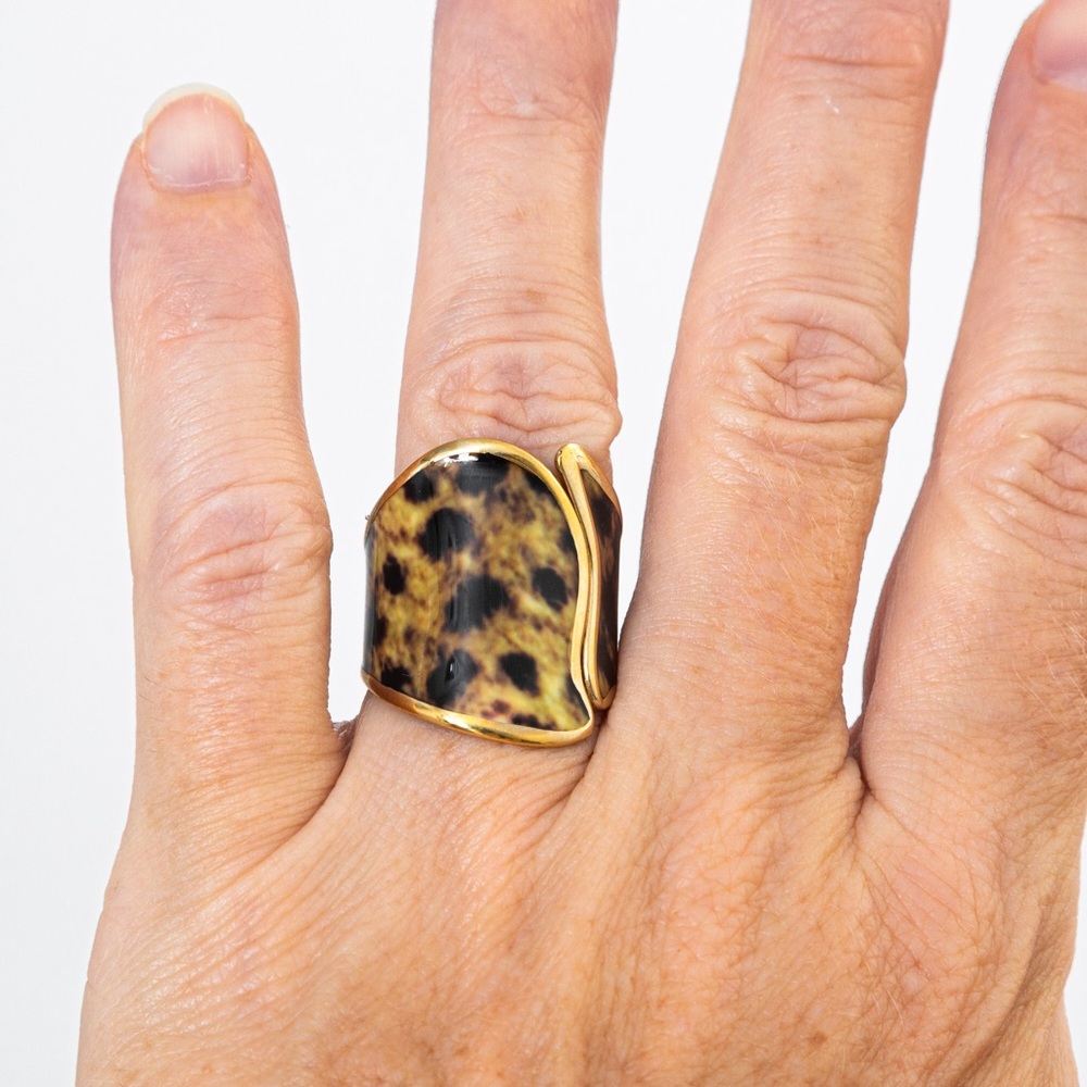14K yellow gold Italian made leopard print enamel inlay ring 8